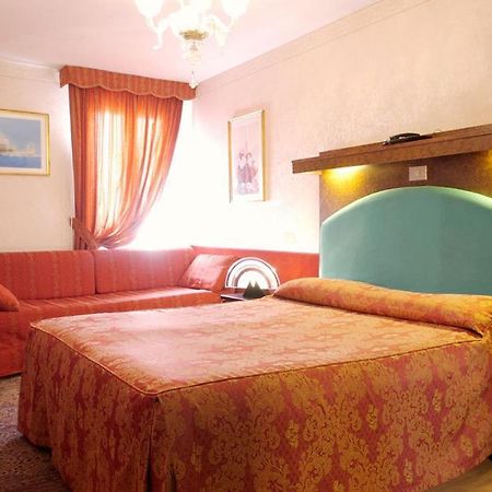 Отель Antica Casa Carettoni Венеция Номер фото