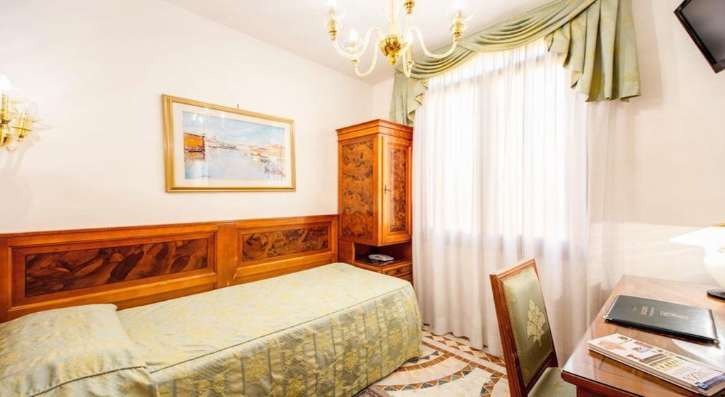 Отель Antica Casa Carettoni Венеция Номер фото