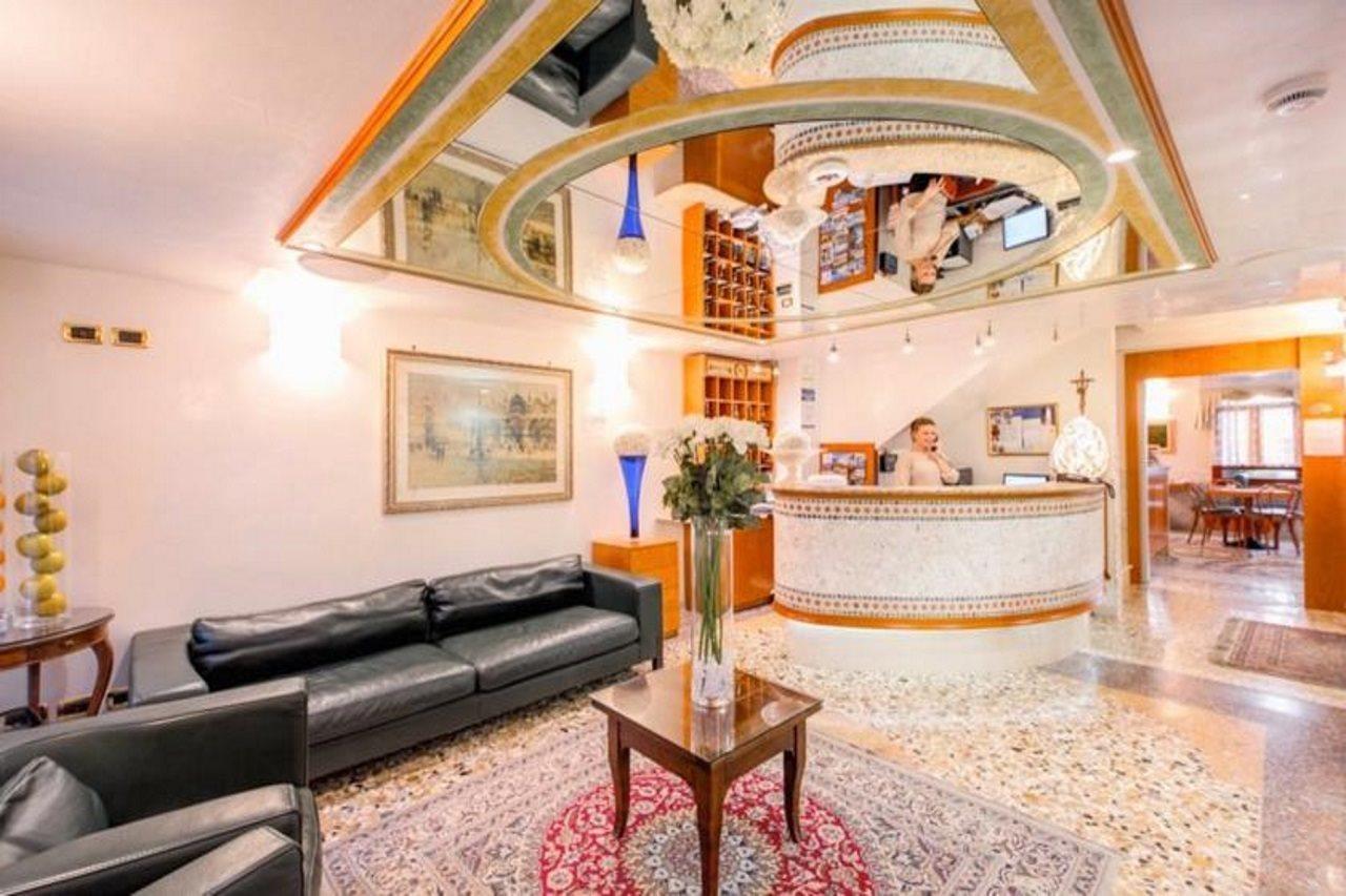 Отель Antica Casa Carettoni Венеция Экстерьер фото