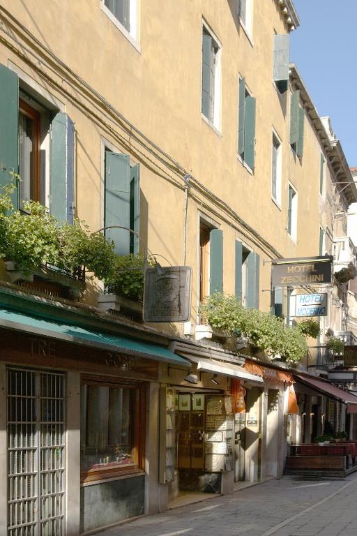 Отель Antica Casa Carettoni Венеция Экстерьер фото